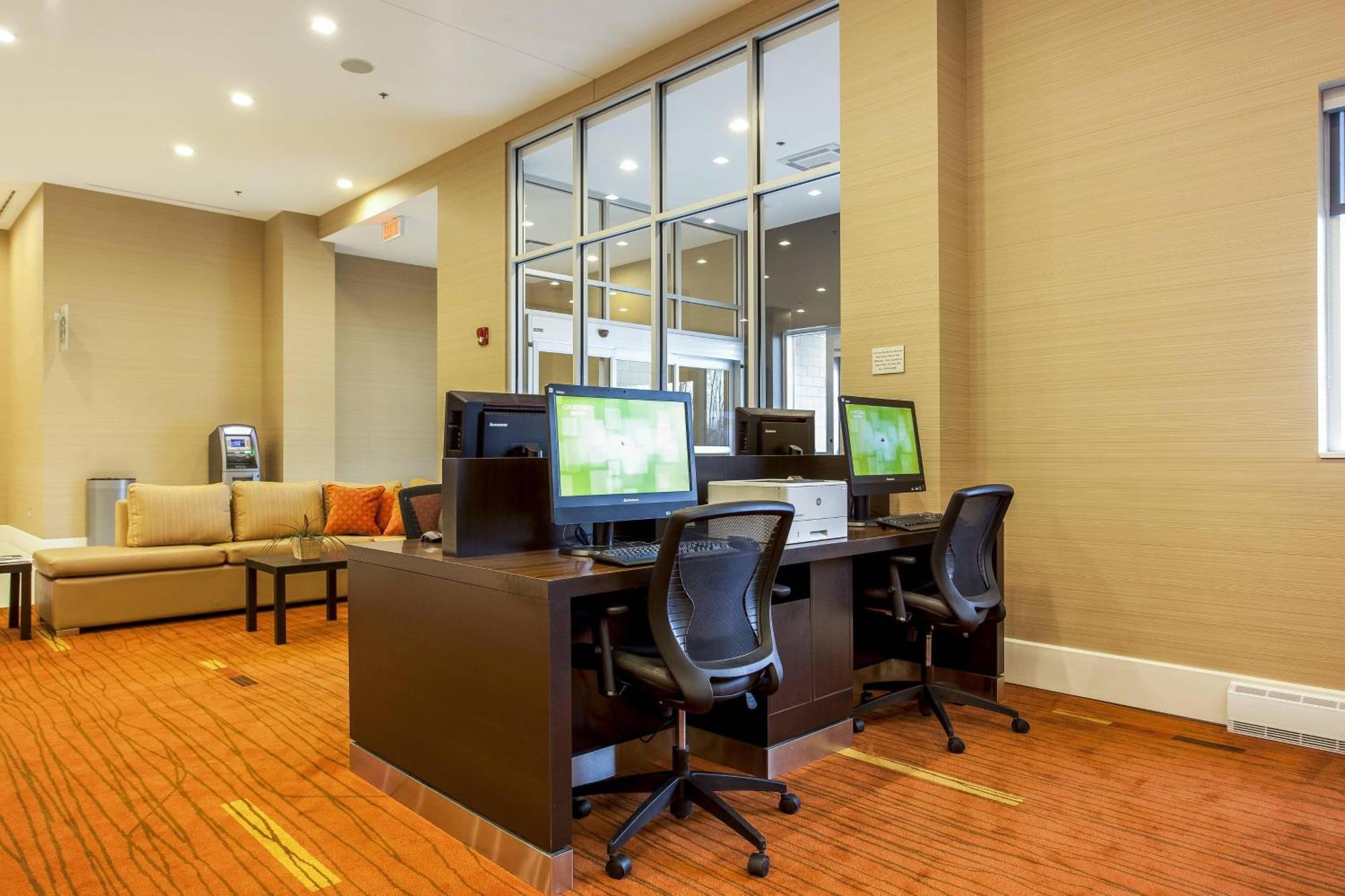 Hotel Courtyard By Marriott Montreal West Island/Baie D'Urfe Zewnętrze zdjęcie