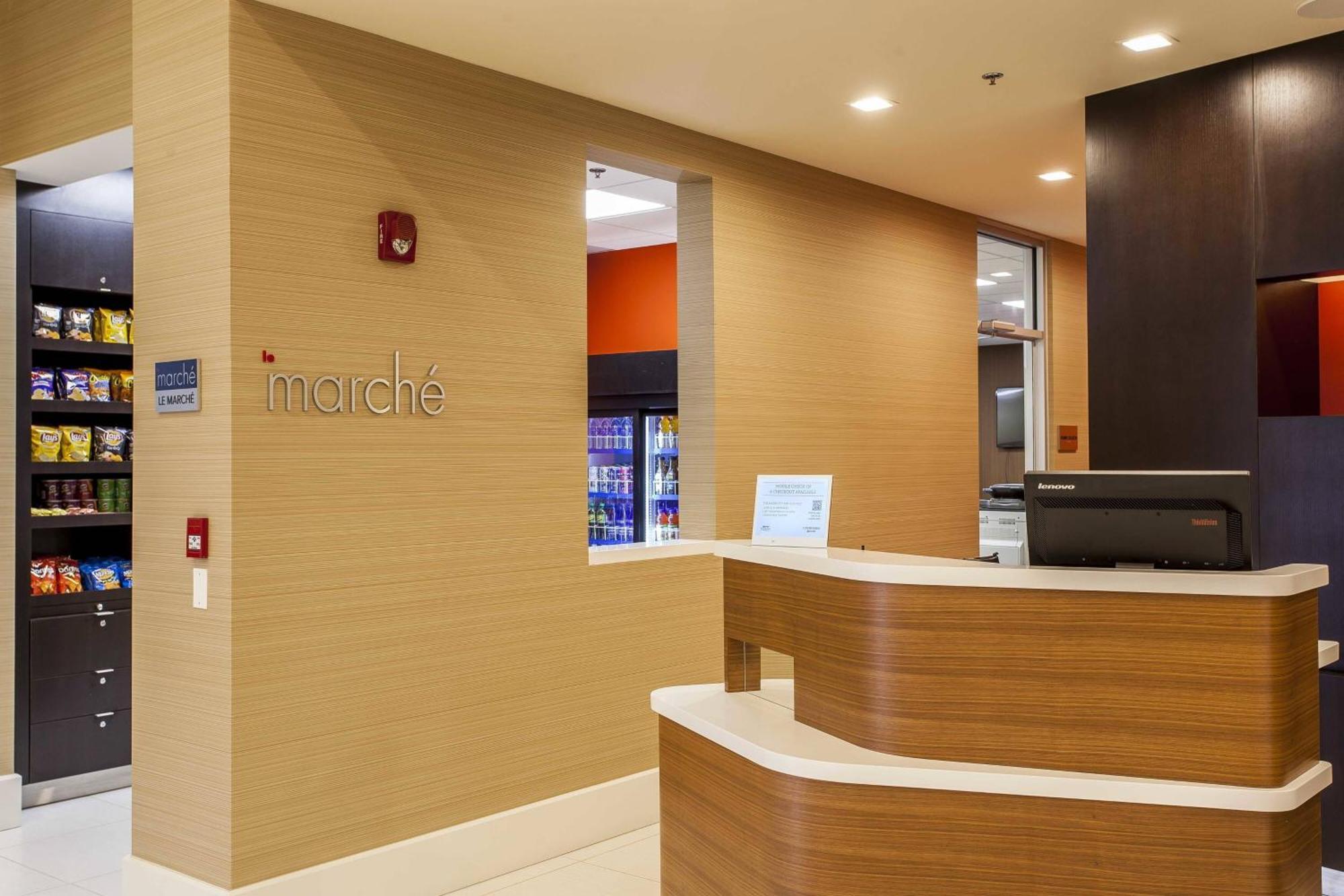 Hotel Courtyard By Marriott Montreal West Island/Baie D'Urfe Zewnętrze zdjęcie