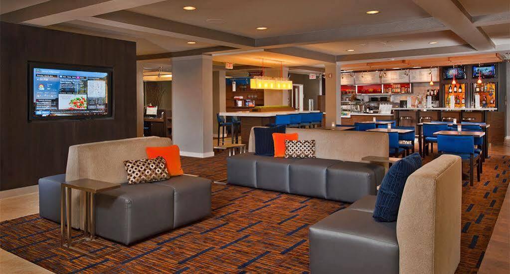Hotel Courtyard By Marriott Montreal West Island/Baie D'Urfe Zewnętrze zdjęcie